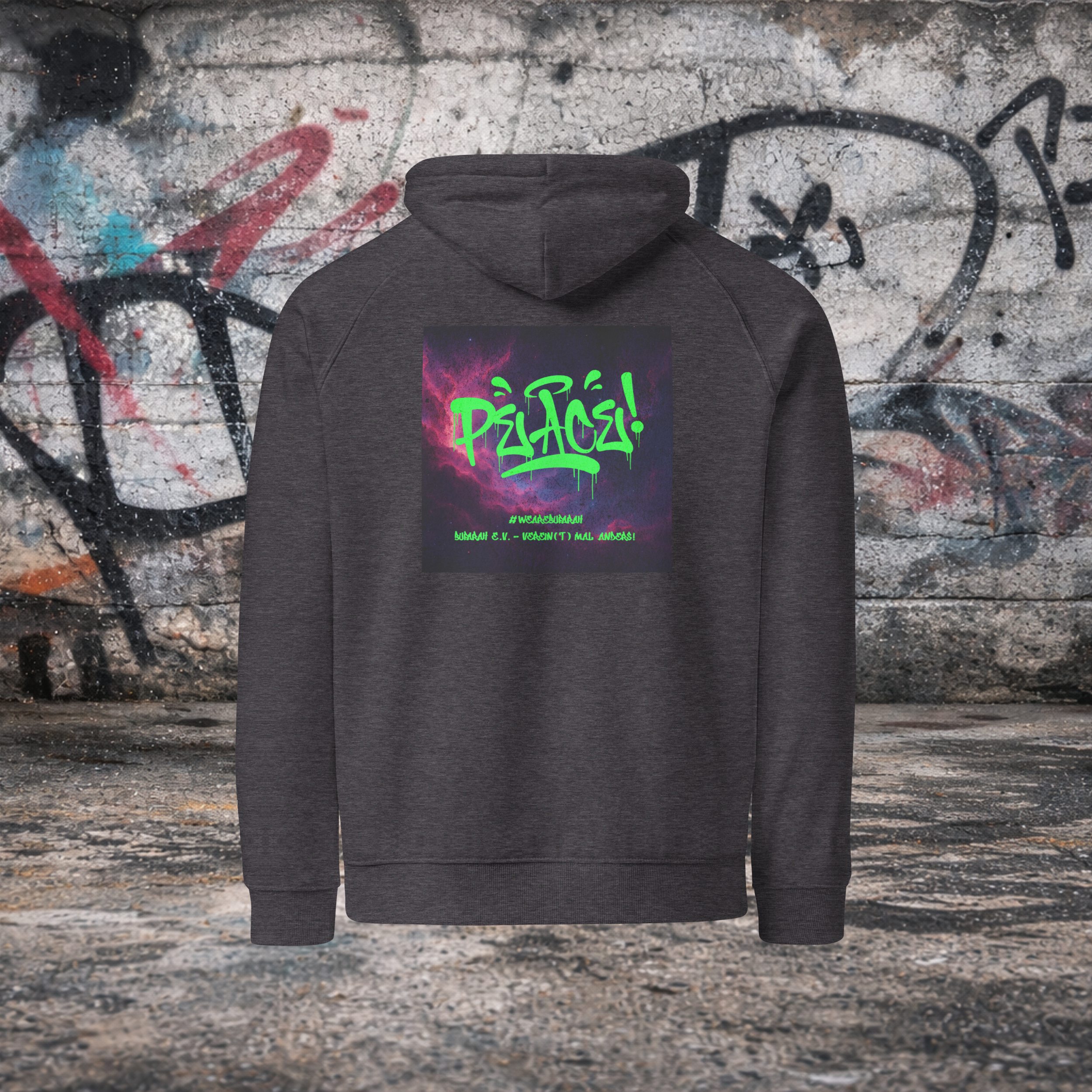 Schwarzer Bio-Raglan-Hoodie Streetz - Detailansicht Logo
