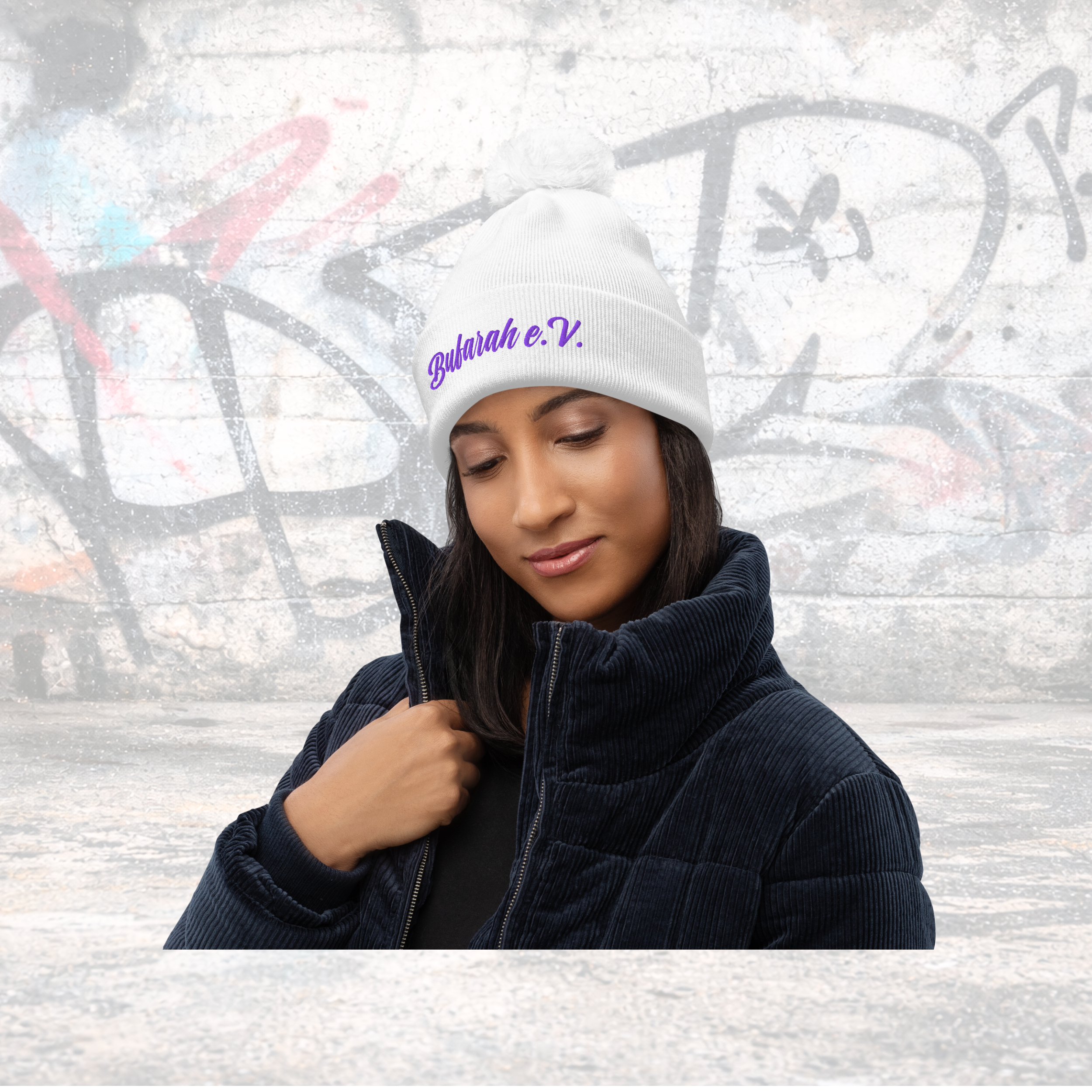Bommel-Beanie Essentialz - Detailansicht Logo
