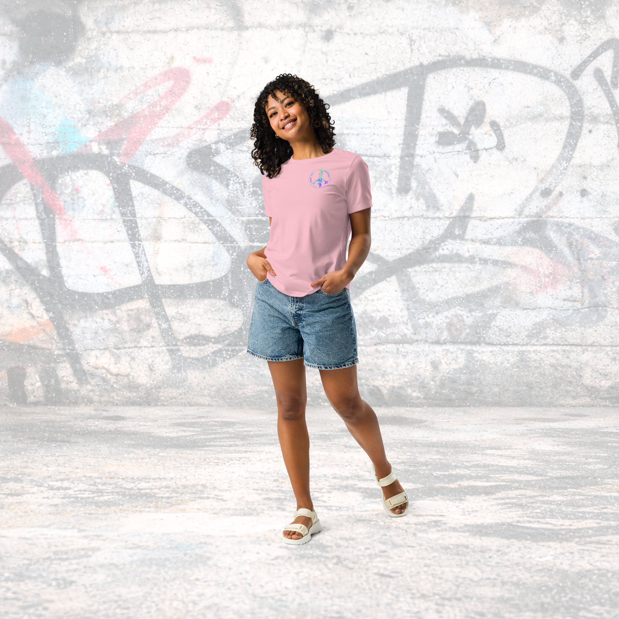 Rosa lockeres Damen-T-Shirt Essentialz - Vorderansicht mit Logo