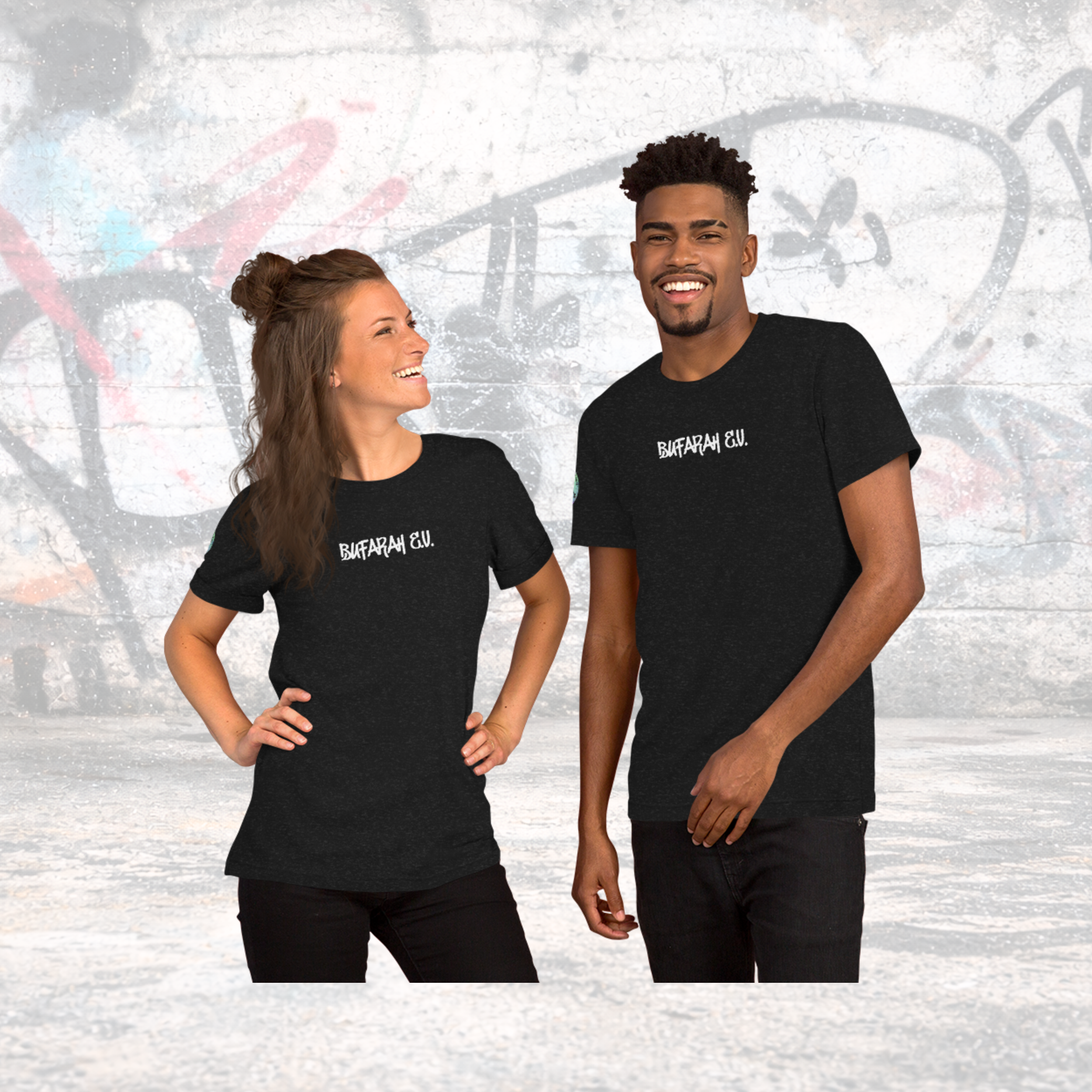 Schwarzes Unisex-T-Shirt Essentialz - Detailansicht Logo
