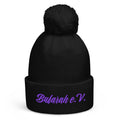 Schwarze Bommel-Beanie - Vorderansicht Produktmockup

